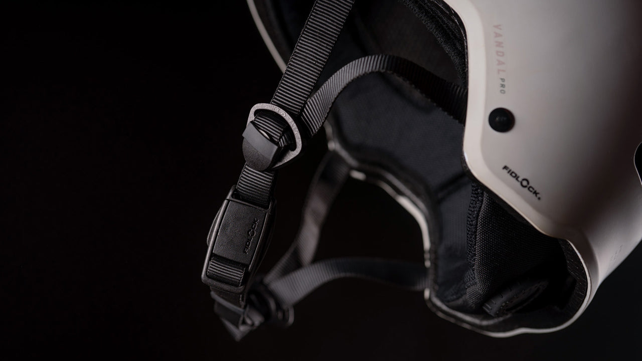 Fidlock quick release chin closure